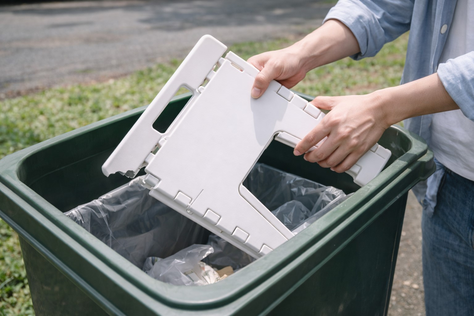 旅先で壊れたら？正しい処分のマナーと注意点