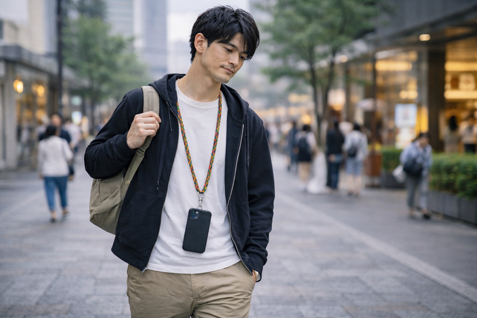 スマホストラップでメンズがダサいと言われない！大人ハイブランド