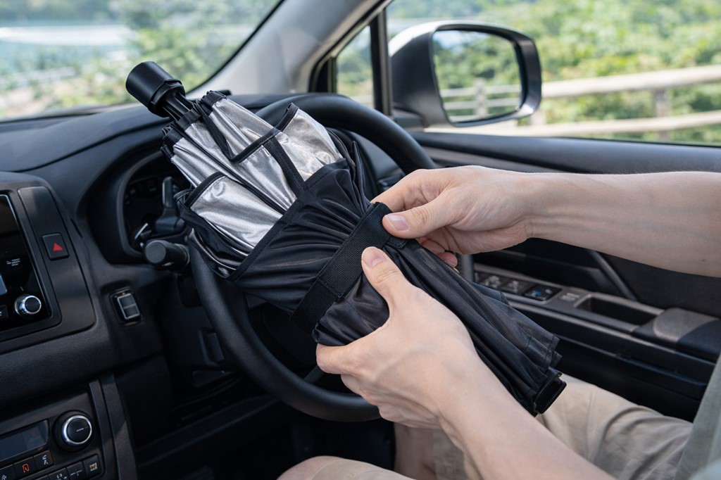 誰でもできるスムーズなサンシェードのたたみ方