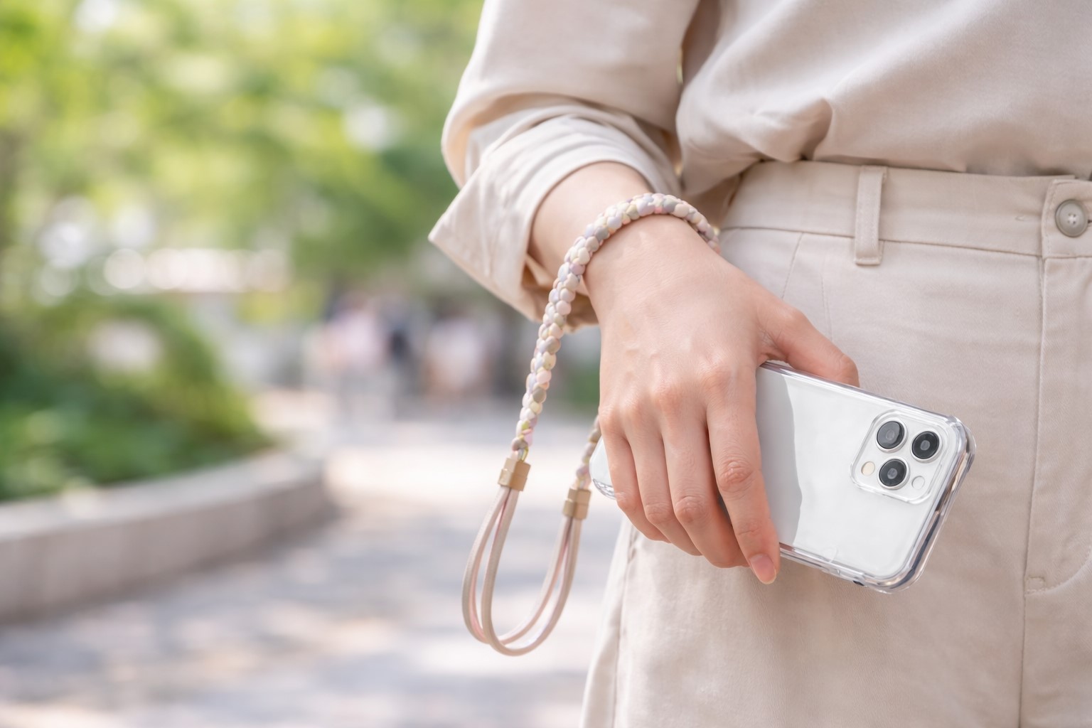 ストラップを手首に100均で備える