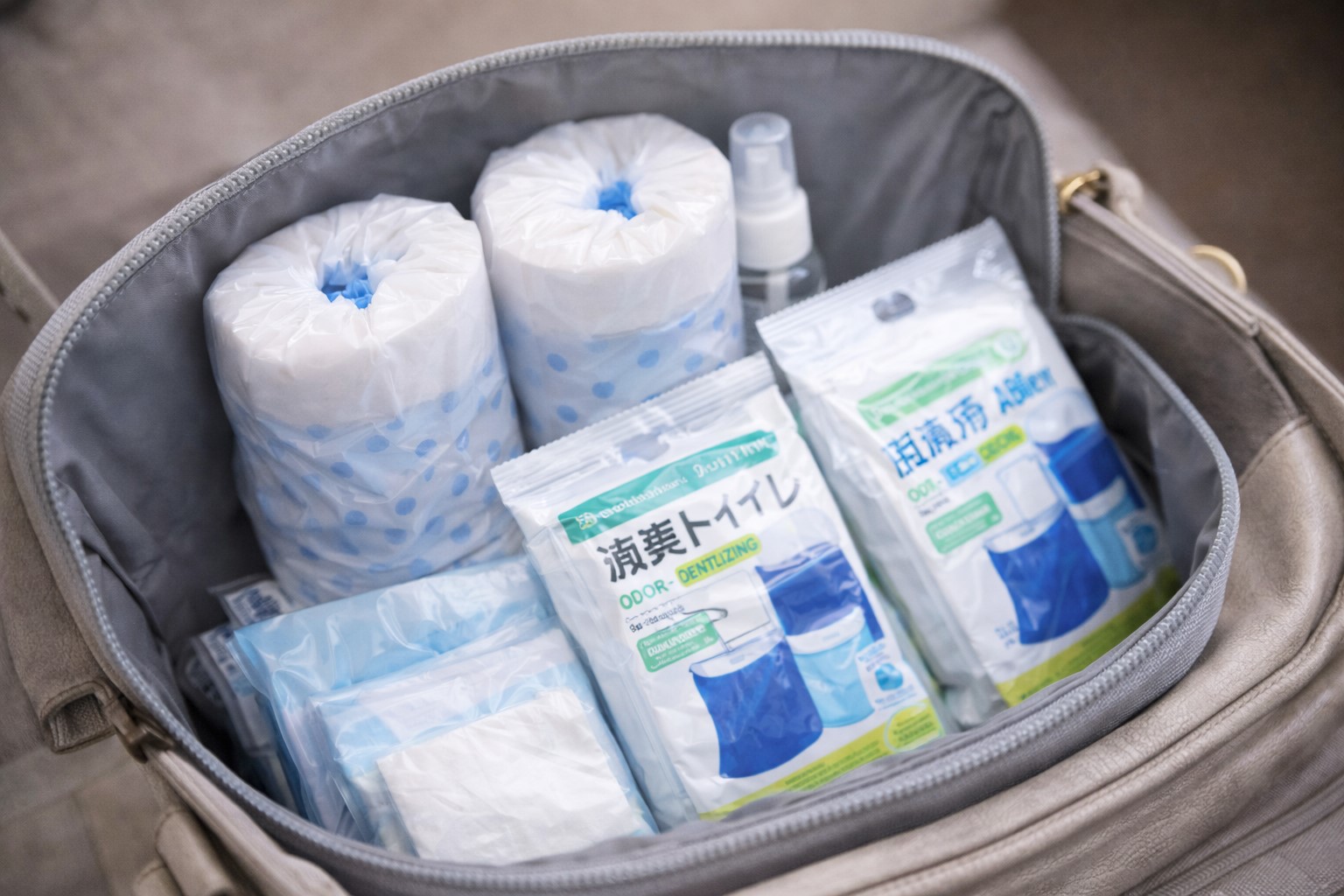 トイレの消臭も携帯も100均で