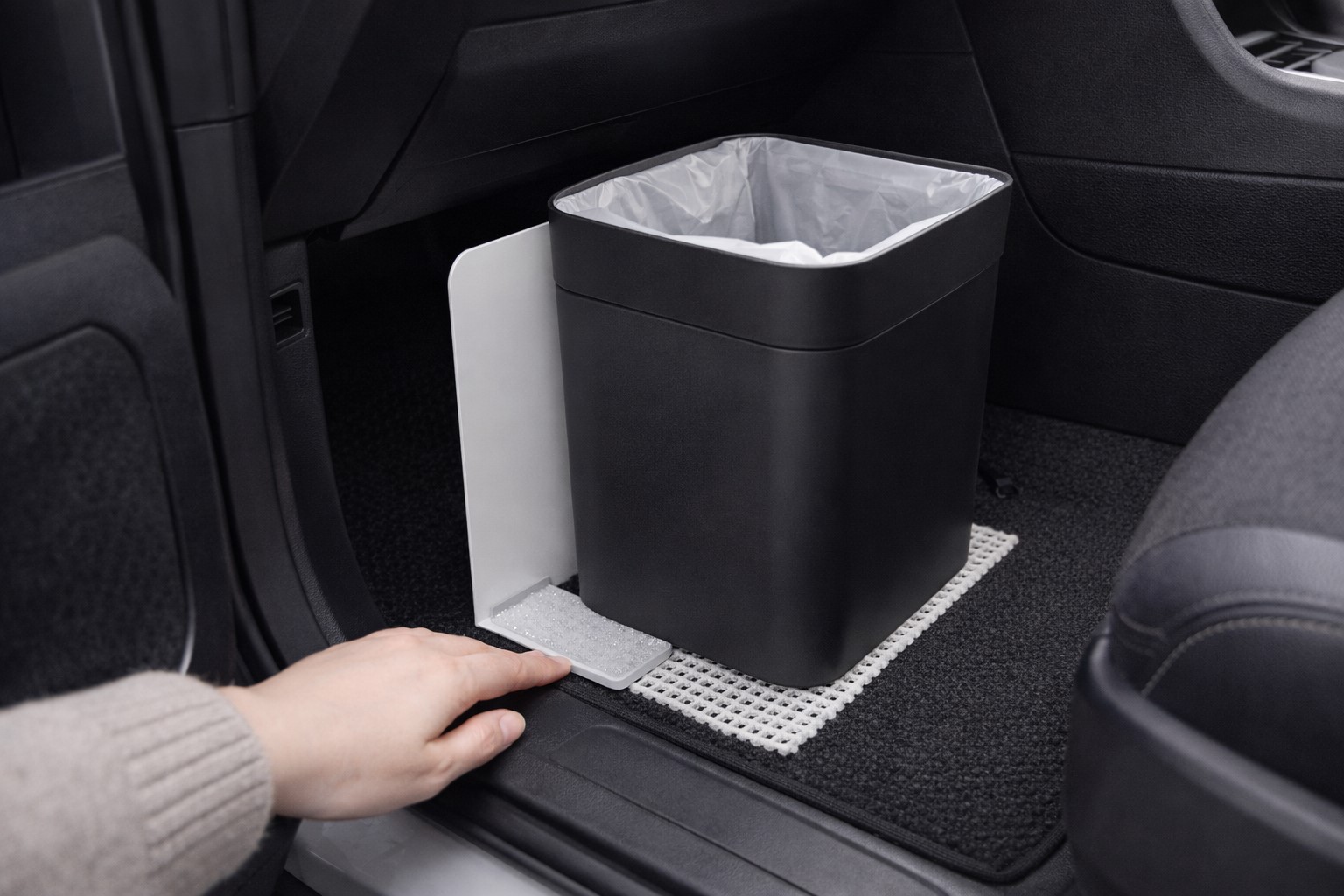 車のゴミ箱の固定方法を100均で検証