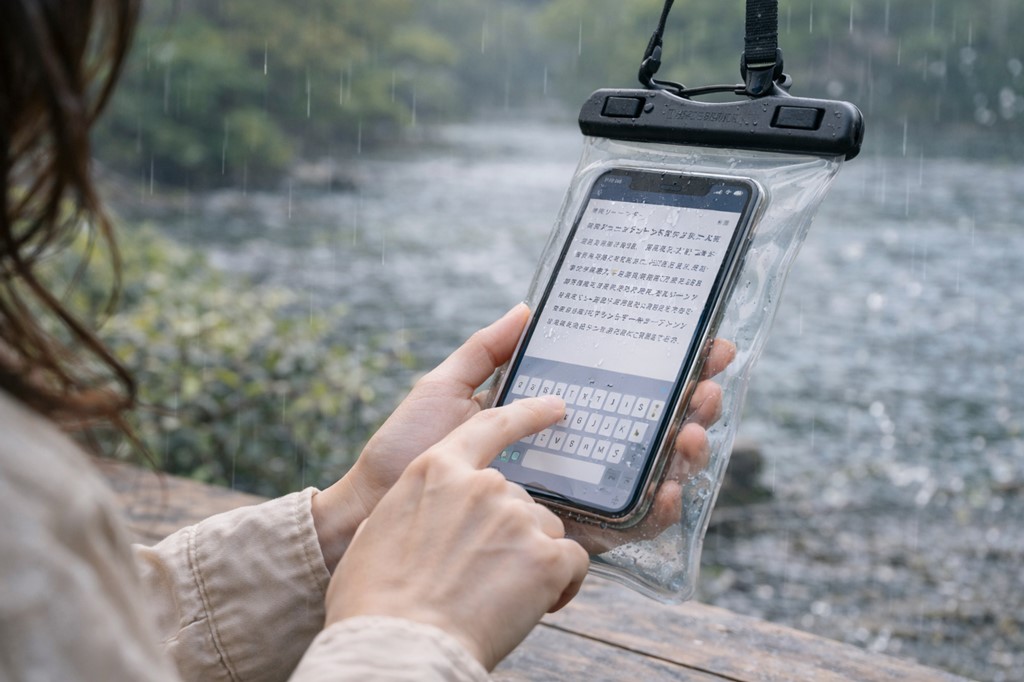 携帯の防水ケースで屋外も安心