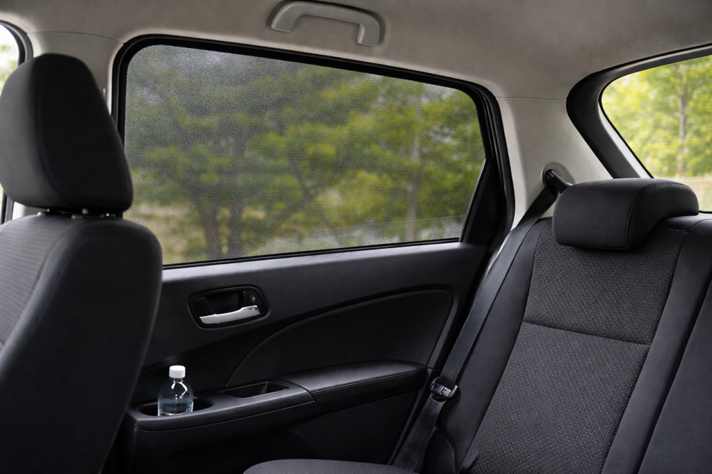 マグネット式は窓枠の金属部分に固定できる