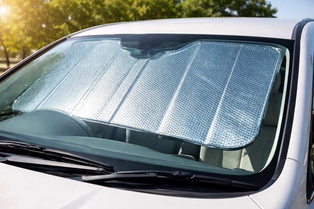 サンシェードが車で見せる100均効果の実態