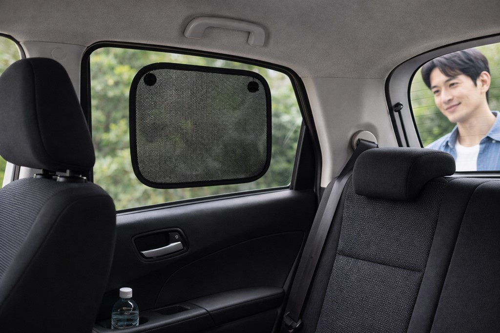 ジュニアサイズなら軽自動車の小さな窓に最適