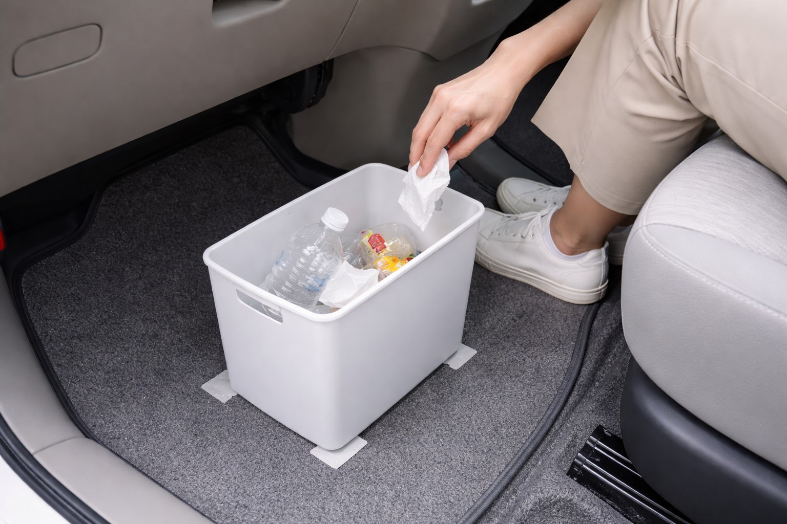 車内で足元に置いても倒れない工夫