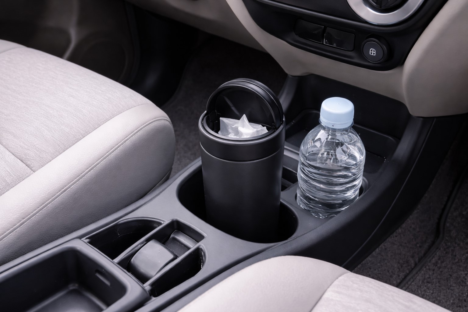 ドリンクホルダーでゴミ袋を隠す