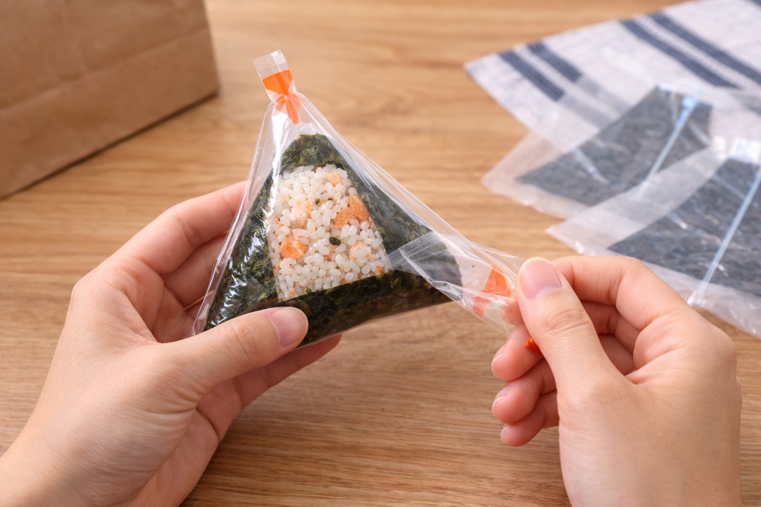 お弁当箱より手軽なおにぎりフィルム