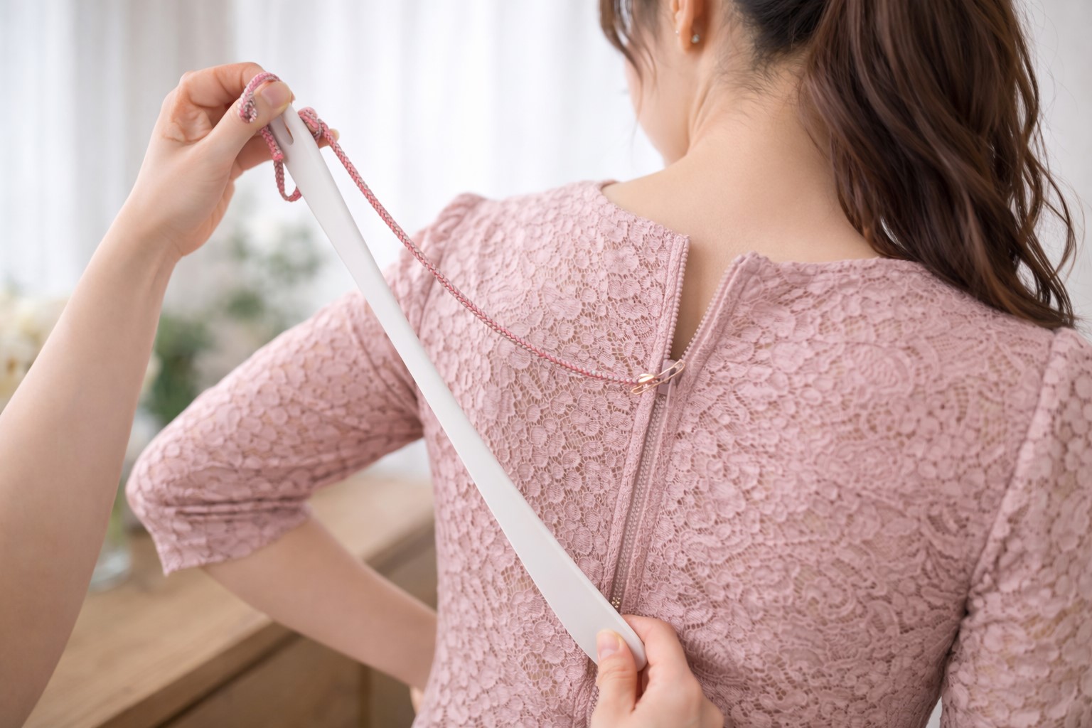 靴べらと紐で作る引き上げアイテム