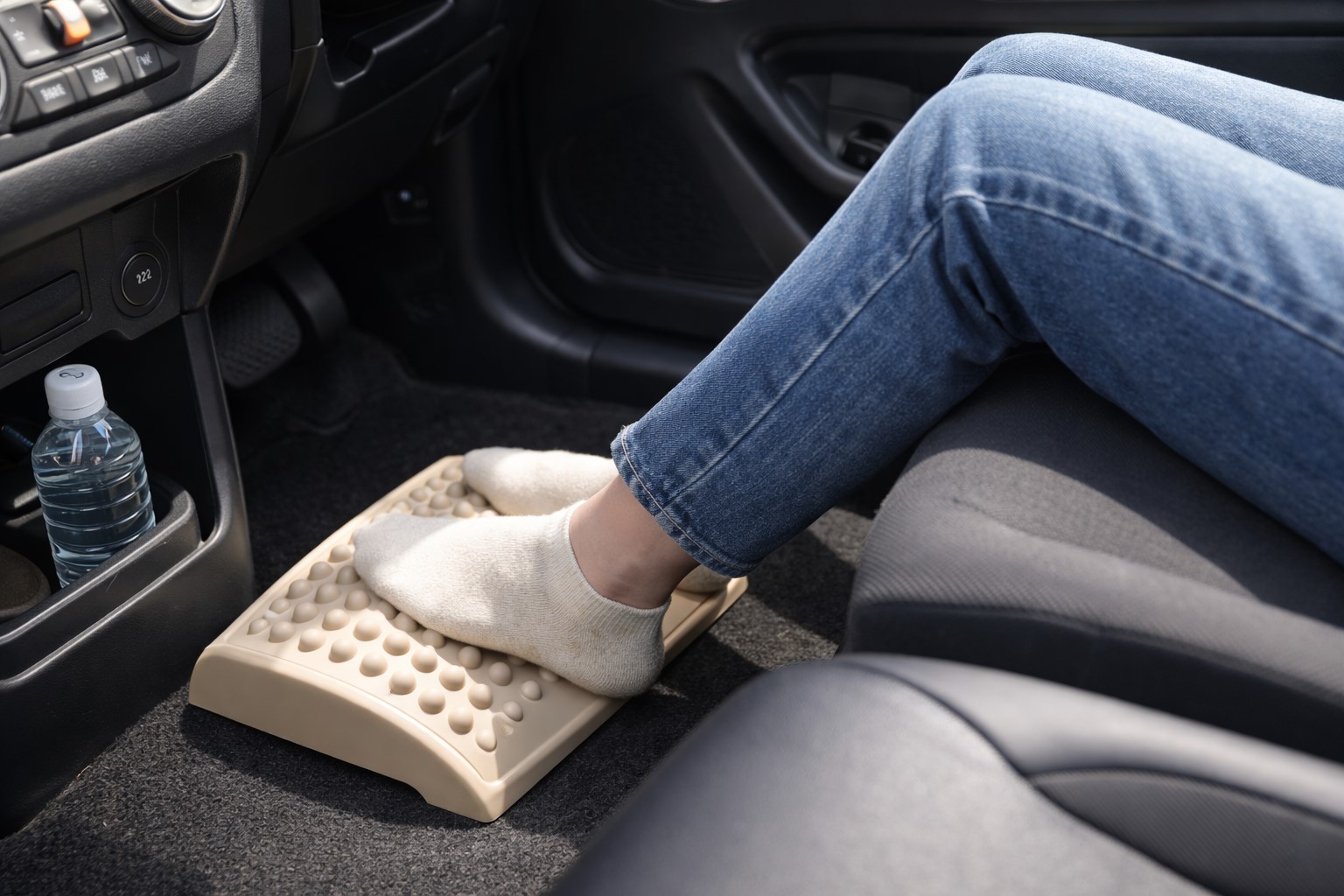 車のドライブ中の足元で手軽にリフレッシュ