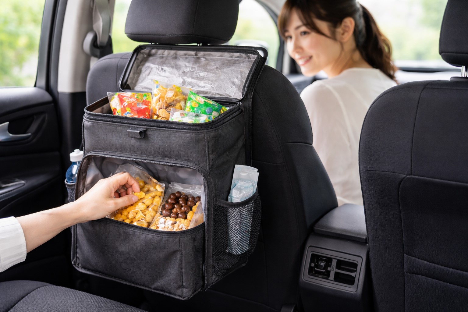 車内でお菓子のこぼれを防ぐ収納