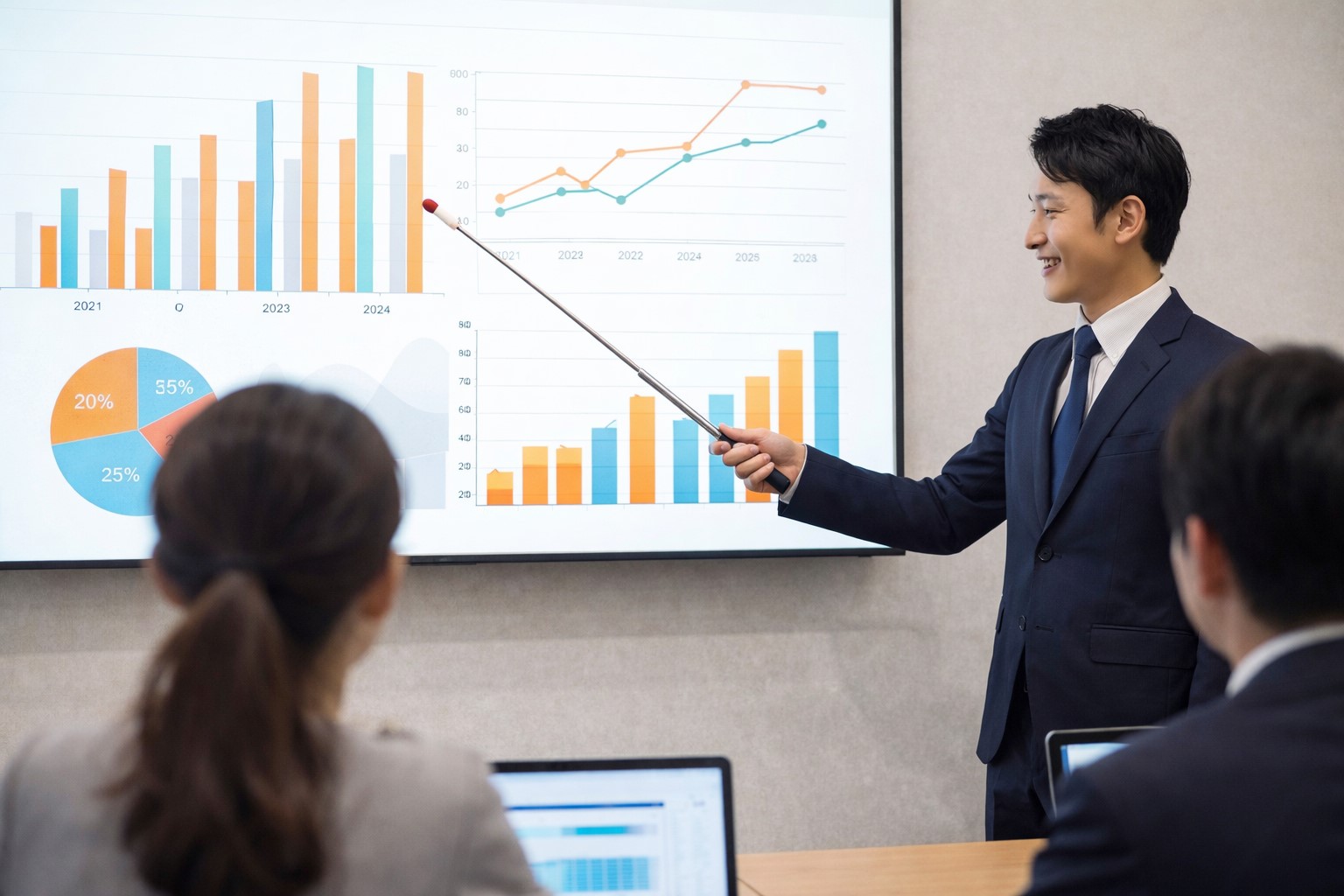 伸縮する指示棒も便利なアイテム