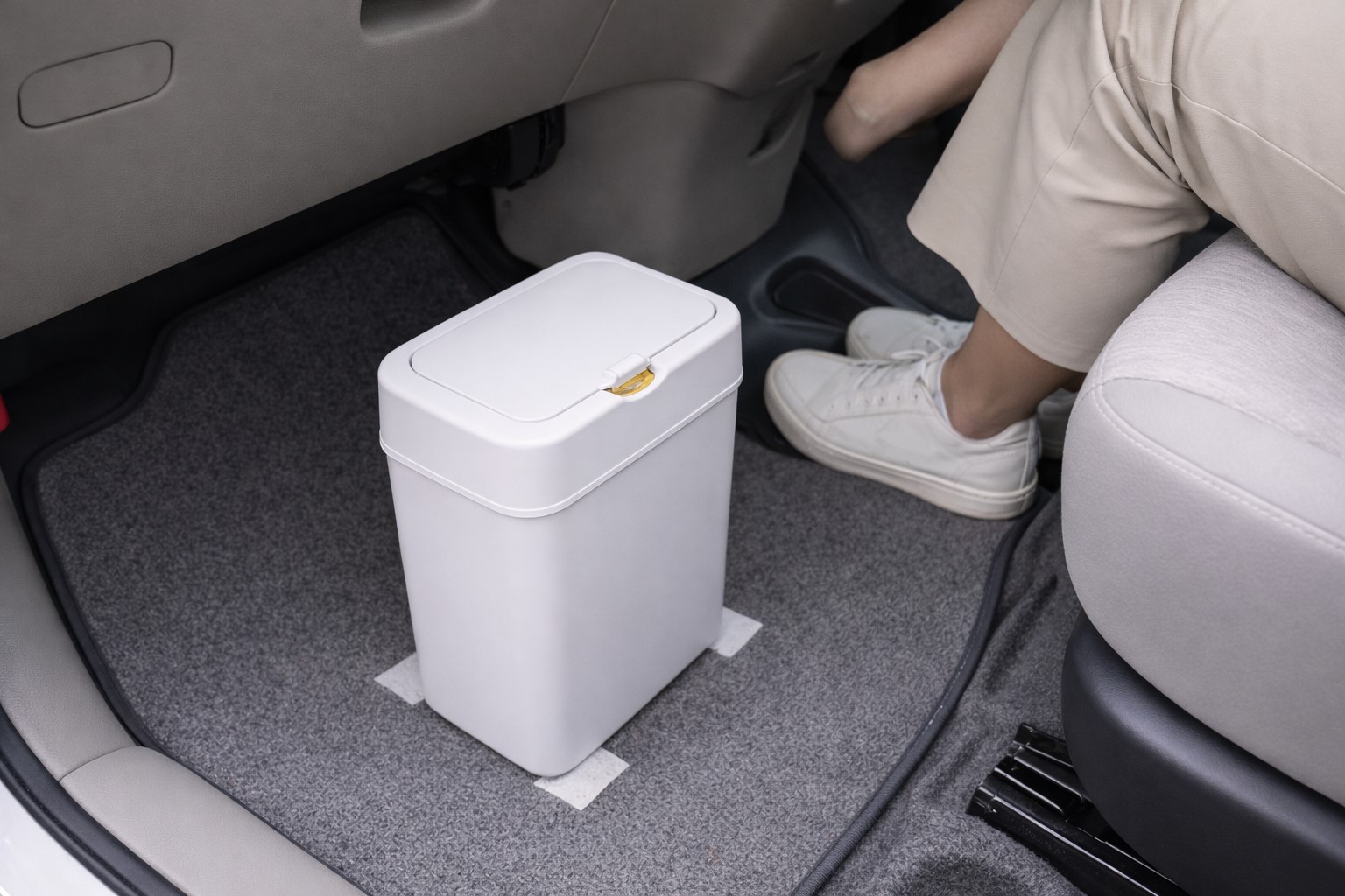 車の揺れでもこぼれないフタ付き