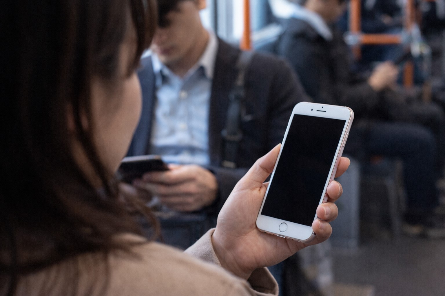 バスや電車でのぞき見防止