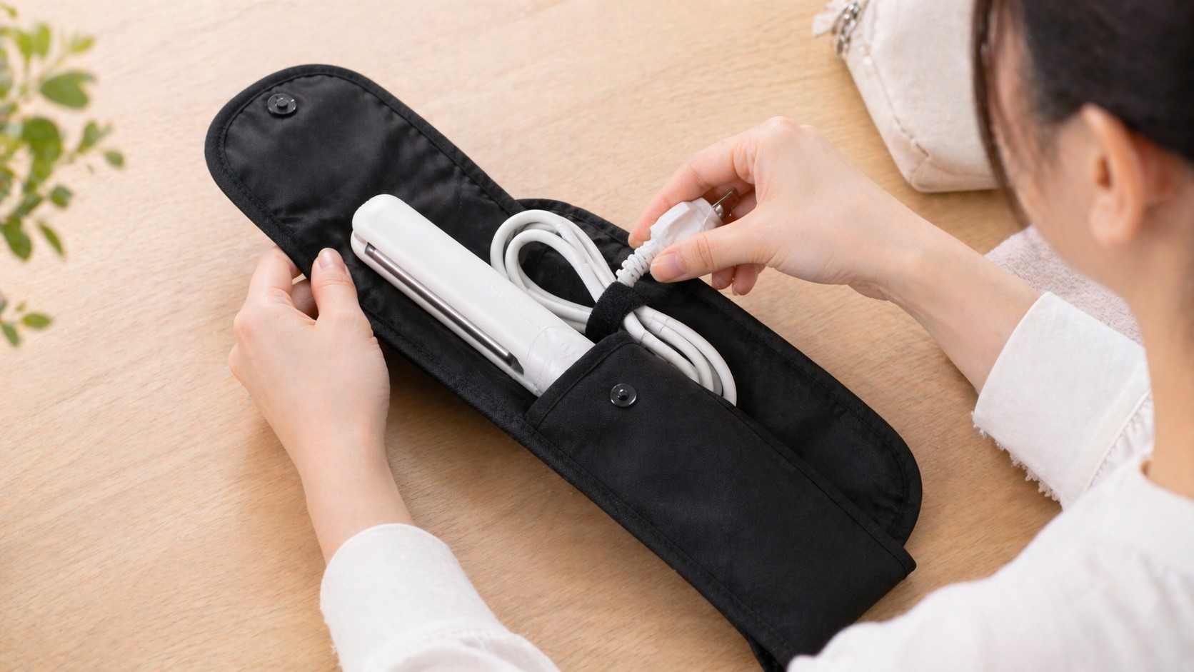 邪魔なコードをスッキリ収納する方法