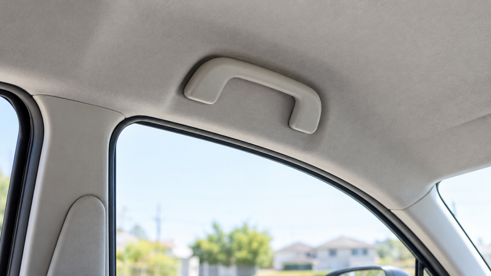 車内の天井と窓の上にあるアシストグリップの位置を示し、取り付け前に確認する場所を伝える