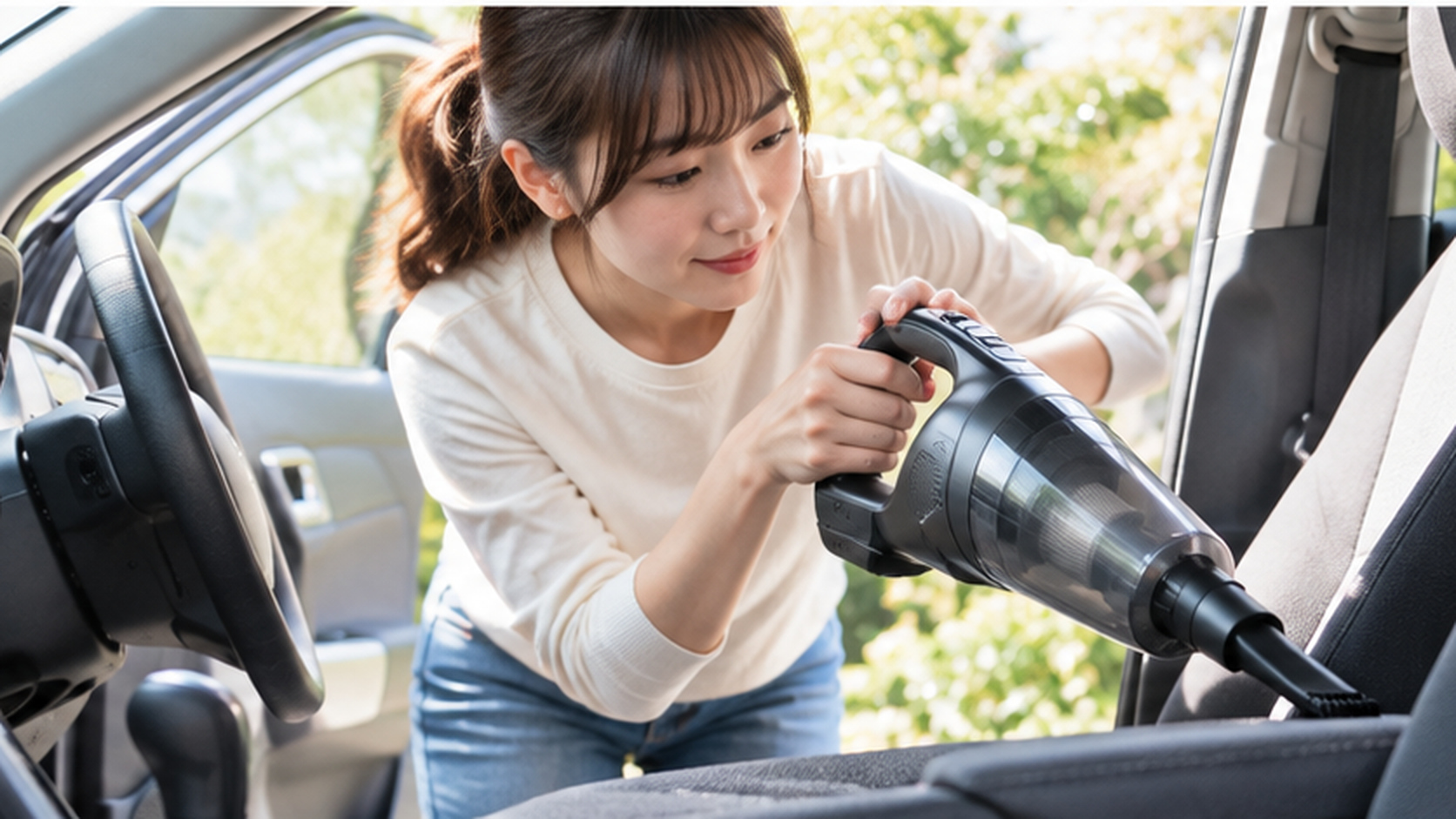 車のホコリ取りは掃除機とブロワーどっち？マキタなどの製品比較と電源別の選び方