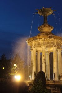 鶴舞公園（噴水塔　夜景）　名古屋市昭和区の観光・撮影スポットの写真や画像