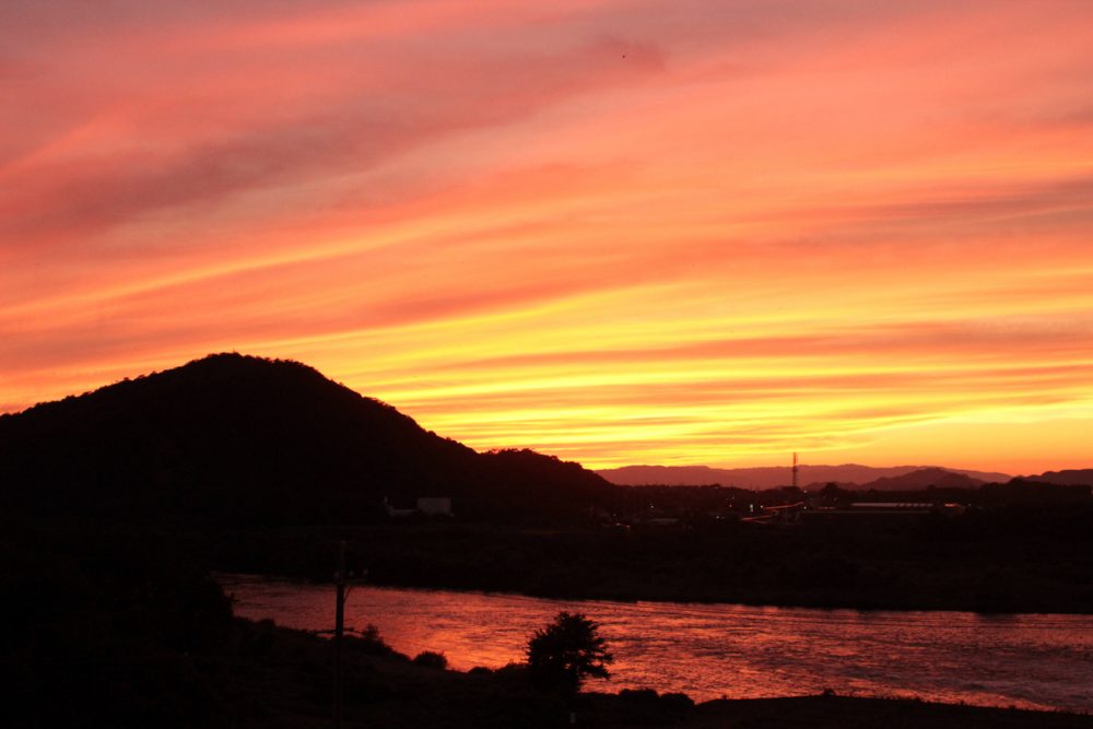 犬山丸の内公園からの夕日の絶景風景写真　愛知県犬山市観光・風景撮影スポット写真や画像