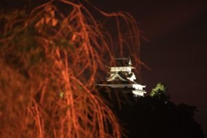 木曽川からの犬山城の夕日、絶景写真　愛知県犬山市観光・風景撮影スポット写真や画像