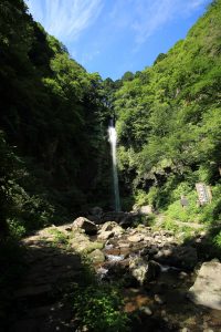 阿弥陀ヶ滝　長良川・荘川分水嶺　岐阜県郡上八幡市の観光・風景撮影スポットの写真と画像