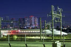 ＪＲ東海名古屋車両所　新幹線車庫　マジックアワー　朝日　夜景名古屋駅ビル群　名古屋市中村区の観光・撮影スポットの写真や画像