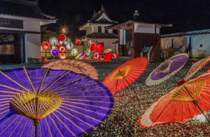 郡上八幡城の紅葉　和傘　ライトアップイベント　岐阜県郡上市八幡町の観光・撮影スポットの画像や写真
