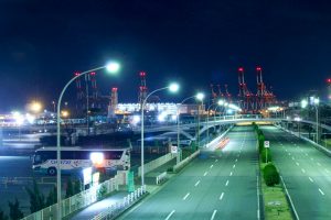金城ふ頭駅　道路　飛島村コンテナクレーン　夜景　名古屋市港区の観光・撮影スポットの画像や写真