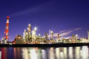 大正橋脇の堤防　夜景　四日市コンビナート　工場地帯　三重県四日市市の観光・撮影スポットの画像と写真