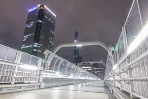 ささしま米野駅歩道橋　ささしまライブ駅周辺　グローバルゲート　歩行者デッキ　夜景　中村区の観光・撮影スポットの画像と写真