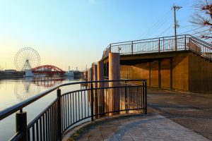 中川運河　中川橋　名古屋港シートレインランド　観覧車　ポートビル　朝　名古屋市中川区の観光・撮影スポットの画像と写真