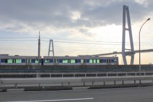 あおなみ線　名港トリトン　名古屋市港区金城ふ頭の観光・撮影スポットの画像と写真