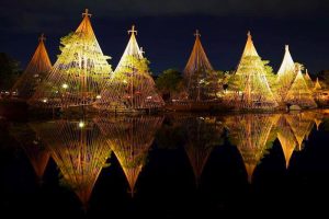 白鳥庭園　観楓会／あかりアート　紅葉　夜景　ライトアップ　リフレクション　名古屋市熱田区の観光・撮影スポットの画像と写真