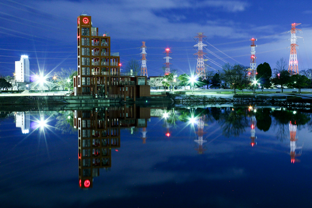 落合公園　フォリー水の塔　夜景　ライトアップ　リフレクション　愛知県春日井市の観光・撮影スポットの画像と写真
