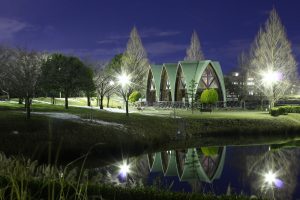 落合公園　カナディアンハウス　夜景　ライトアップ　リフレクション　愛知県春日井市の観光・撮影スポットの画像と写真