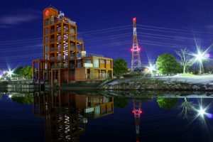 落合公園　フォリー水の塔　夜景　ライトアップ　リフレクション　愛知県春日井市の観光・撮影スポットの画像と写真