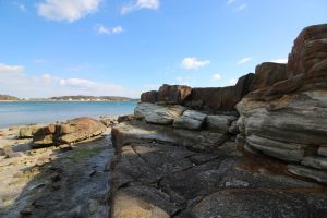 佐久島　アートの町　大明神（海岸）　愛知県西尾市佐久島の観光・撮影スポットの写真や画像