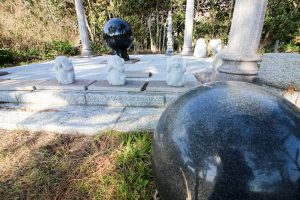 佐久島　アートの町　見ザル聞かザル言わザル　愛知県西尾市佐久島の観光・撮影スポットの写真や画像