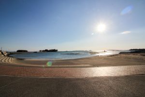 佐久島　アートの町　天神の浜　愛知県西尾市佐久島の観光・撮影スポットの写真や画像