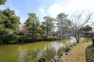 志賀公園（３月）日本庭園　園内の池　　名古屋市北区の観光・撮影スポットの画像と写真　