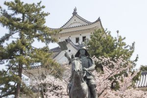 大垣城　戸田氏鉄の銅像　大垣公園　桜　春の花　3月　岐阜県大垣市の観光・撮影スポットの画像と写真