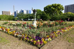 鶴舞公園　バラ園　バラ祭り　4月　春の花　名古屋市昭和区の観光・撮影スポットの画像と写真鶴舞公園　バラ園　バラ祭り　4月　春の花　名古屋市昭和区の観光・撮影スポットの画像と写真