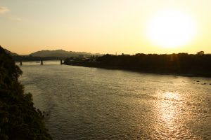 太田橋　木曽川　夕日　夕焼け　マジックアワー　岐阜県美濃加茂市の観光・撮影スポットの画像や写真