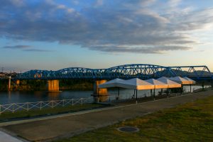 リバーポートパーク　夕日　夕焼けマジックアワー　木曽川　岐阜県美濃加茂市の観光・撮影スポットの画像や写真