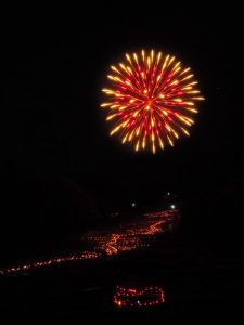 四谷千枚田　花火　6月愛知県新城市の観光・撮影スポットの画像と写真