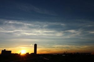 ザシーン城北　夕日　第五号水分橋緑地　名古屋市北区の観光・撮影スポットの画像と写真