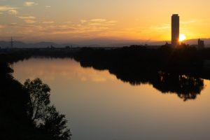 ザシーン城北　庄内川橋　朝日　名古屋市北区の観光・撮影スポットの画像と写真