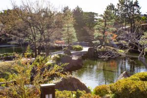徳川園、龍仙湖、紅葉、秋、11月、名古屋市東区の観光・撮影スポットの画像と写真