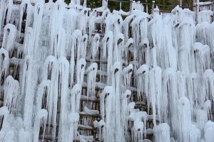 豊田市稲武　氷瀑　大井平公園　湧水広場　2月　愛知県豊田市の観光・撮影スポットの画像と写真